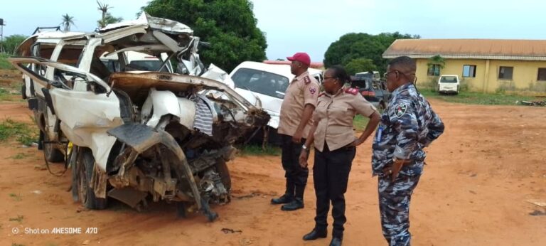Speeding Bus Collides with Tanker in Anambra, Leaves 8 Dead, 6 Injured