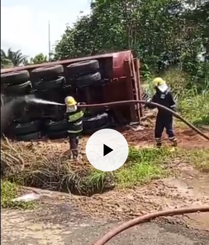 One Dies, Fire Outbreak Averted as Another Fuel Tanker Crashes in Anambra (Video)