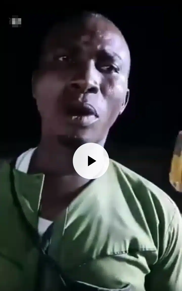 Gallant Anambra Driver Grabs Member of ‘One Chance’ Gang Robbing Passengers Inside His Shuttle Bus (Video)