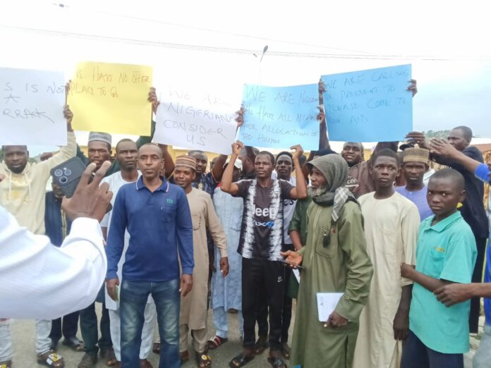 Protest in Bauchi over alleged plans by the FMOHUD to eject occupants 