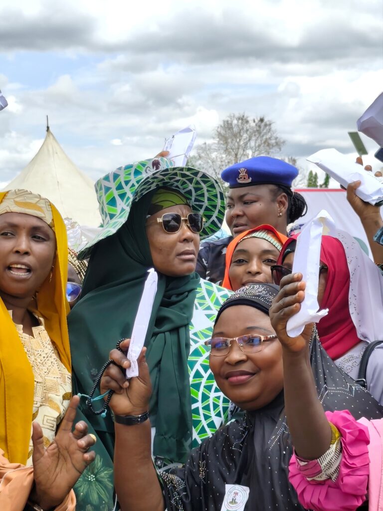 First Lady gives 500 women cash support to boost businesses in Bauchi