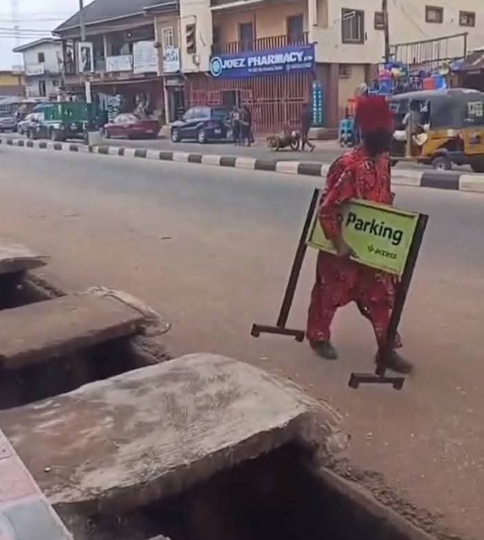 Red-Cap Chief Seizes Access Bank’s Signpost in Awka Over Alleged Unlawful Debits