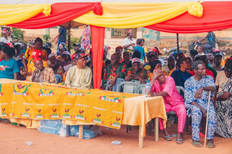 Omenugha Mobilizes Nnobi for Soludo, Leads Mass Defection to APGA (Videos)