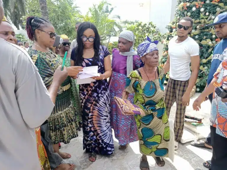 Over 500 indigents smile home with rice, clothes as Hamilton & Thelma Ezeonu Foundation  advocates for neighborly love