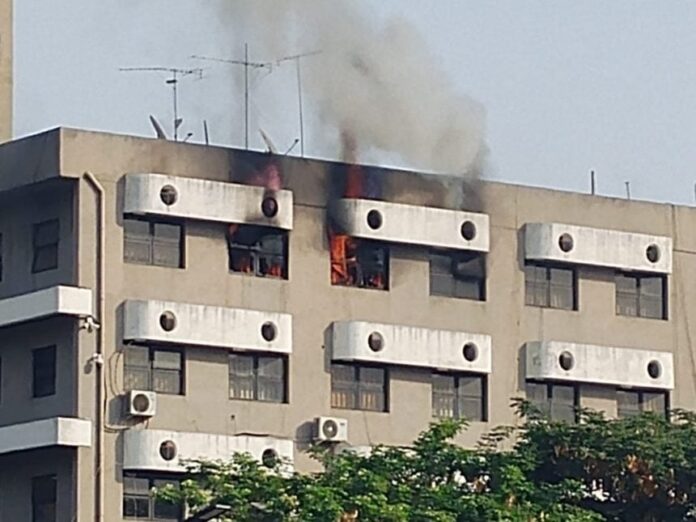 BREAKING: Fire Outbreak Hits Federal Secretariat in Abuja