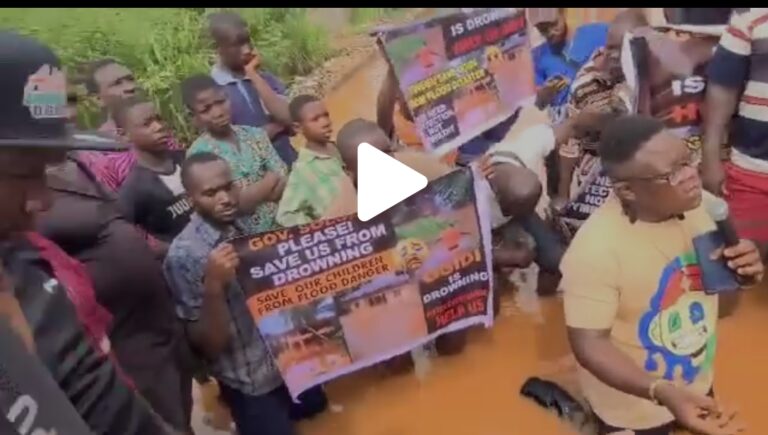 Anambra Community Youths Kneel in Dirty Water to Beg Soludo’s Interventions on Deplorable, Flooded Road