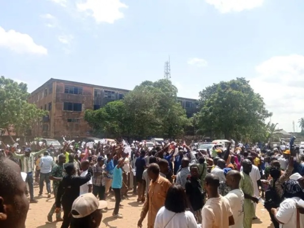 CHAOS IN LAGOS: 10 Arrested as Violent Clashes Disrupt APC Reps Primaries in Alimosho
