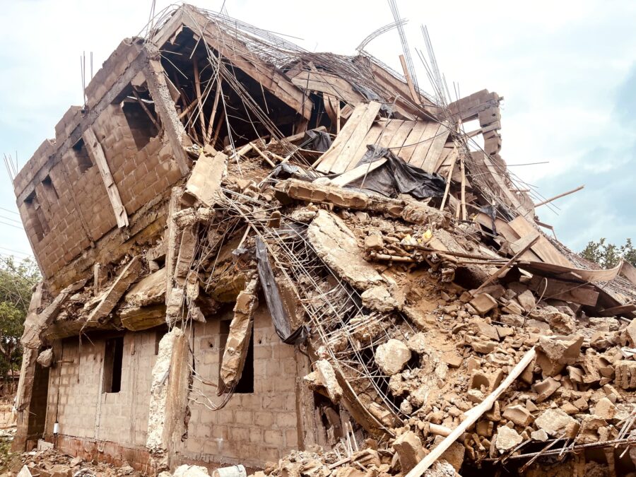 Anambra Reads Riot Act Over Building CollapseĀ Demolishes Collapsed Three-Storey BuildingĀ