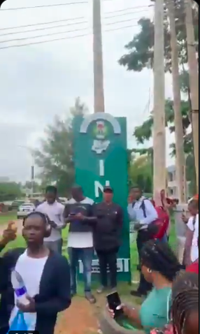 Frustration As INEC Officials Arrive Late, Blame 'Server Downtime' For Abuja Voter Registration Halt