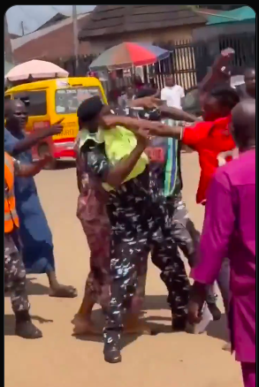 Anarchy In Benin City: Outrage As Two Youths Brutally Assault Female Operative, Punch Elderly Officer Along Upper Sakponba Road