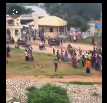 Blood On The Abuja Highway: Riot Outbreak Paralyzes Zuba And Dei-Dei After Armed Scavenger Allegedly Kills Young Boy Near Abubakar Barracks