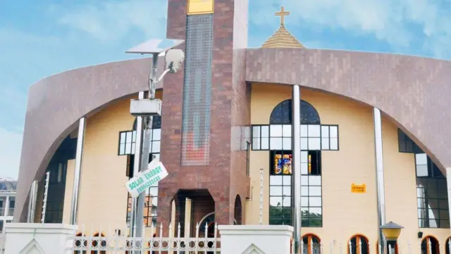 Church Congregation, Residents Ready To Expose Pastor Leaving With 75 People's Wives