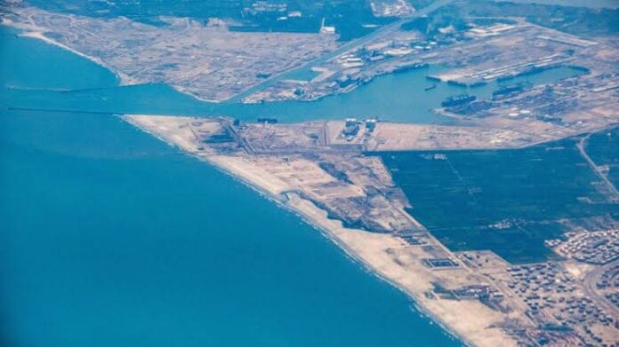 DRONE STRIKE IN EGYPT: US-Owned Floating Natural Gas Facility Attacked at Damietta Port, Vessels Evacuated