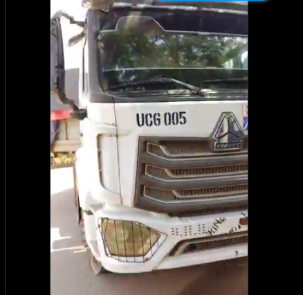 Gridlock at Zik's Roundabout: Driver Blocks Onitsha Expressway After Alleged Assault by ARTMA Officials