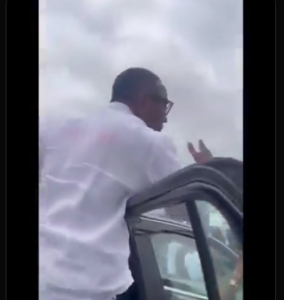 Police Allegedly Tear-Gas Omoyele Sowore En Route to Osogbo Ahead of Osun Election